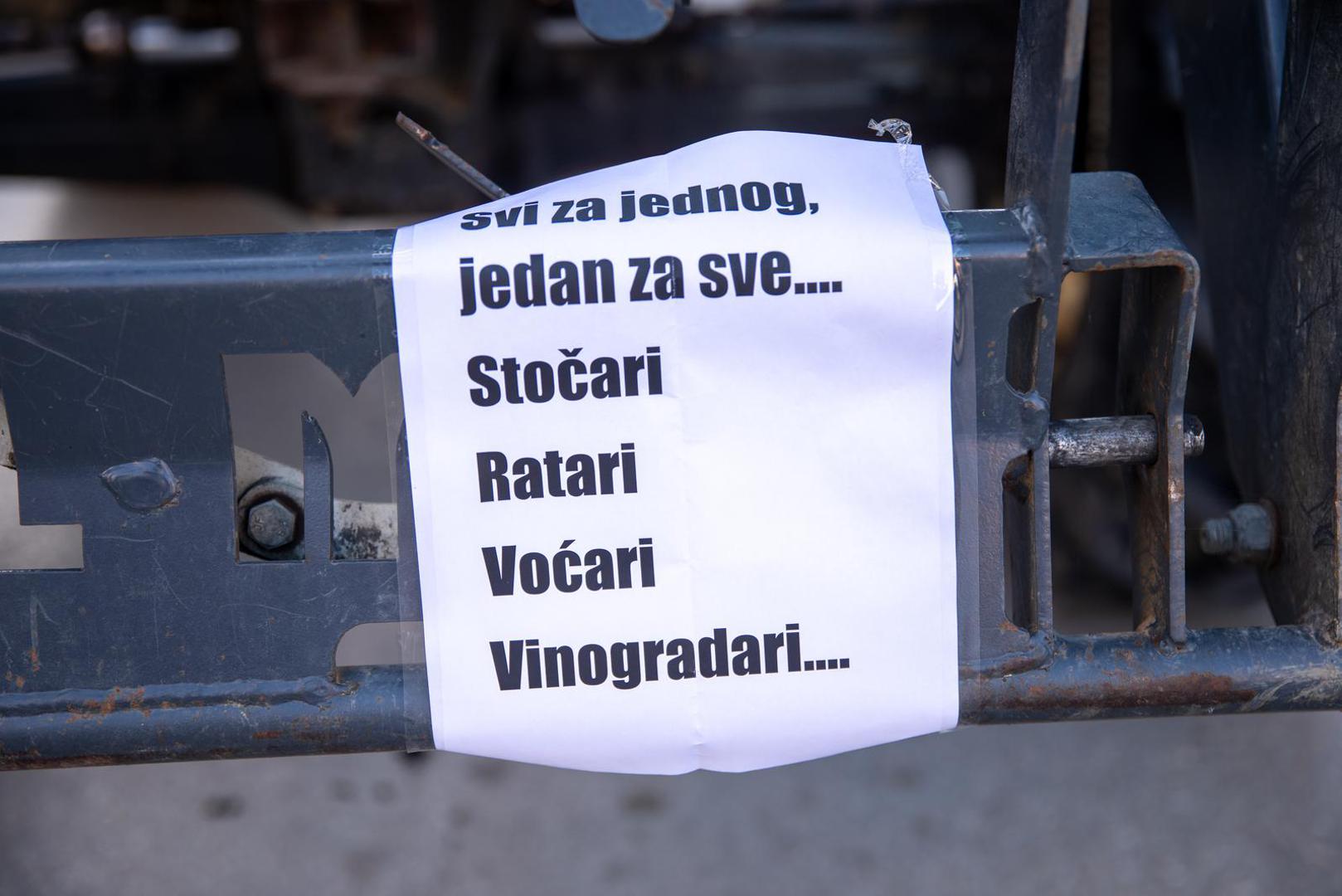 29.10.2023., Vinkovci - Prosvjed svinjogojaca u Vinkovcima zbog africke svinjske kuge. Photo: Borna Jaksic/PIXSELL