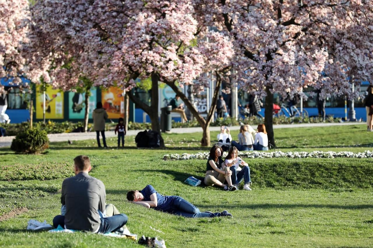 Zagreb: Građani uživali u proljetnom popodnevu
