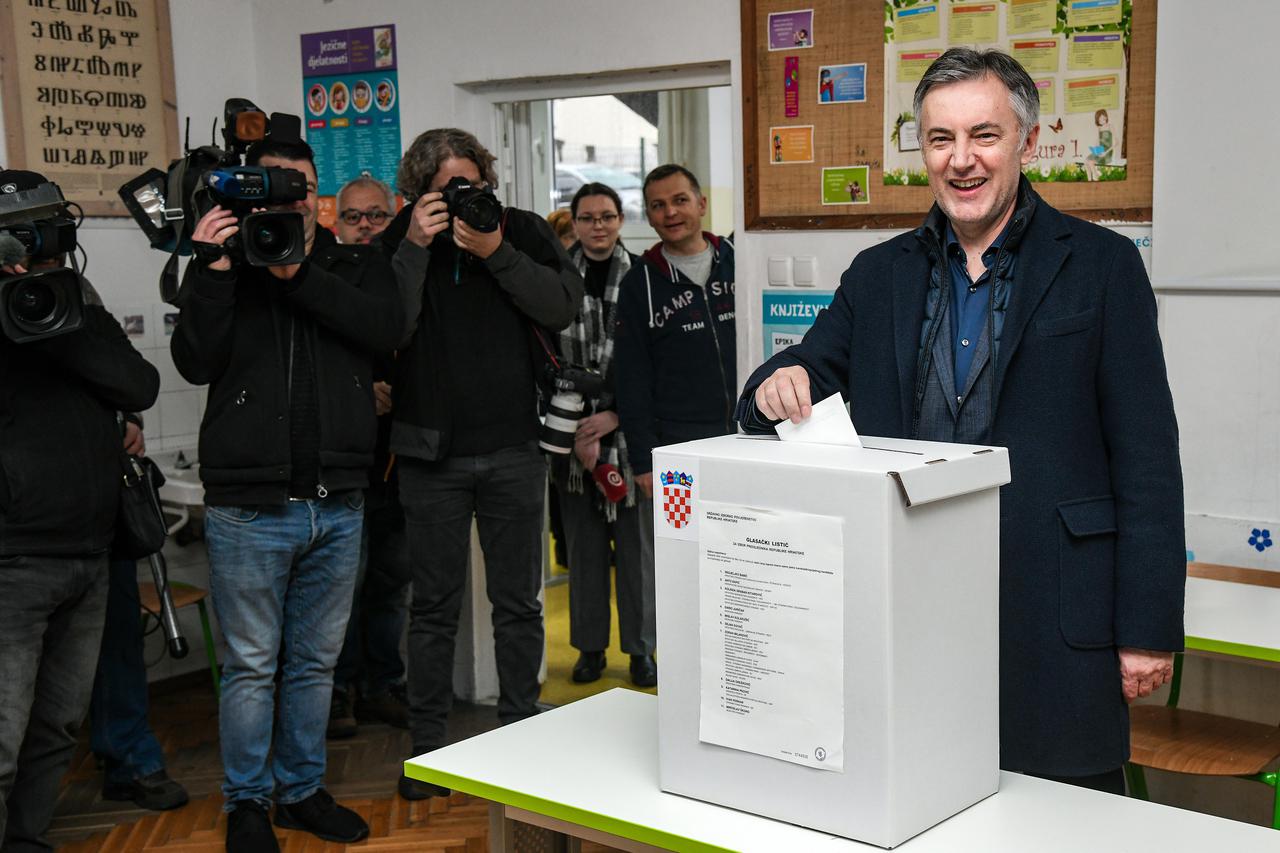 Miroslav Škoro glasao na izborima za predsjednika