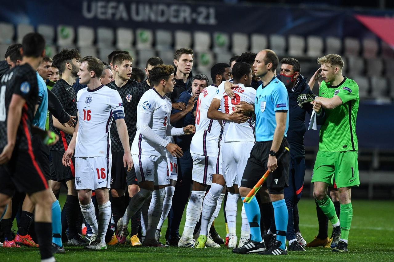 Šokirani Englezi pokušali se sukobiti s hrvatskim igračima tijekom slavlja