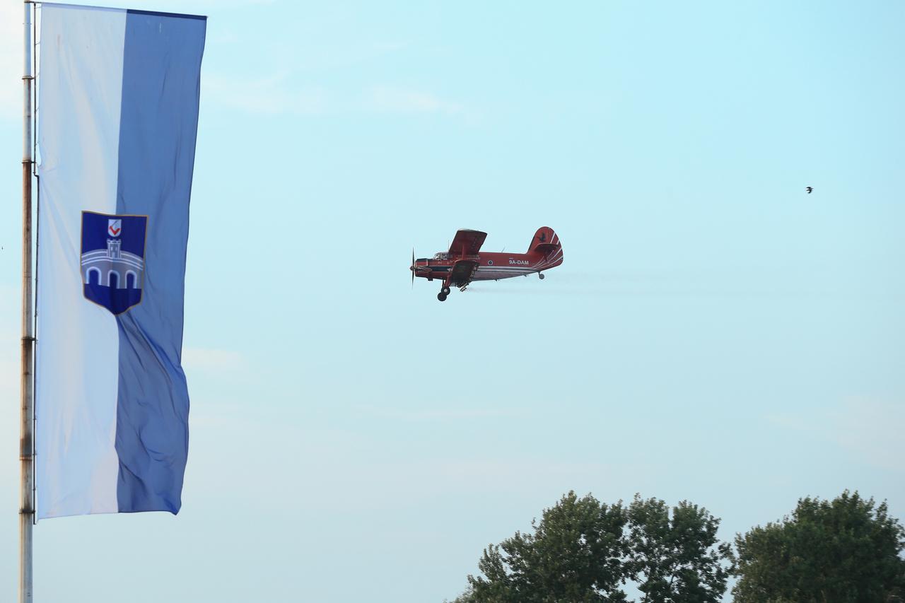 Drugi dan avio zaprašivanja komaraca u Osijeku