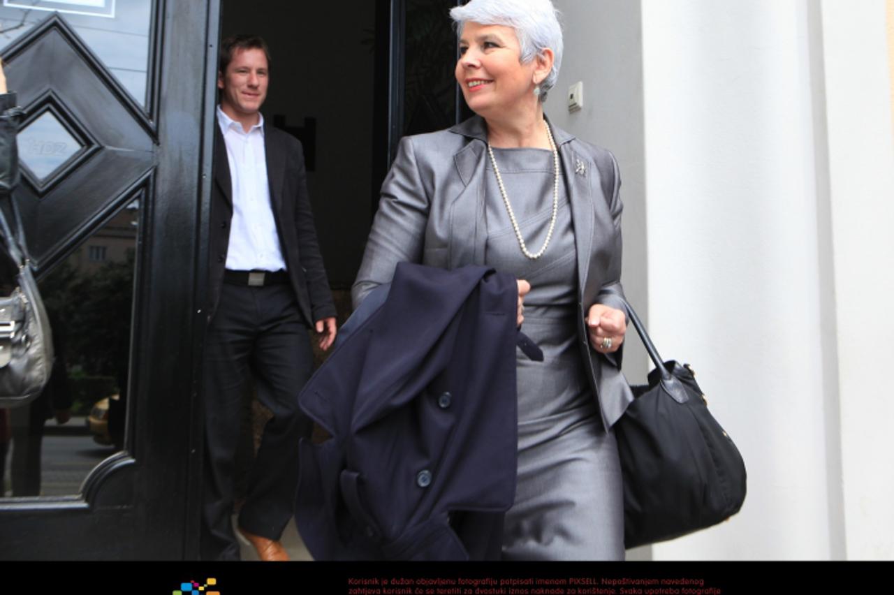 \'15.05.2012., Zagreb - Predsjednica HDZ-a Jadranka Kosor napusta prostorije u sredisnjici stranke nakon sjednice Predsjednidstva.  Photo: Robert Anic/PIXSELL\'