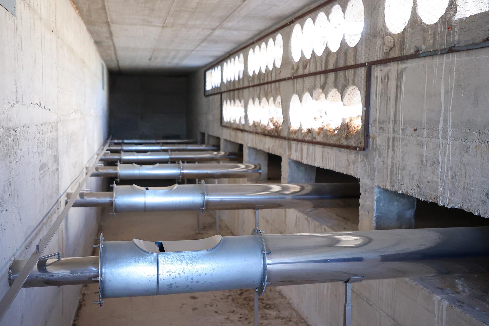 U srcu doline Neretve, na brdu Trovro iznad pitoresknog Rogotina, vjetar više nije samo prirodna sila, već i glazbenik. Ovdje se nalaze prve vjetroorgulje na svijetu, senzacija ravna zadarskoj, koja je nastala iz jednostavnog pitanja Željka Škorića, inženjera iz Ploča: "Koje bi 'boje' bio zvuk vjetra koji ovdje neprestano puše?" 