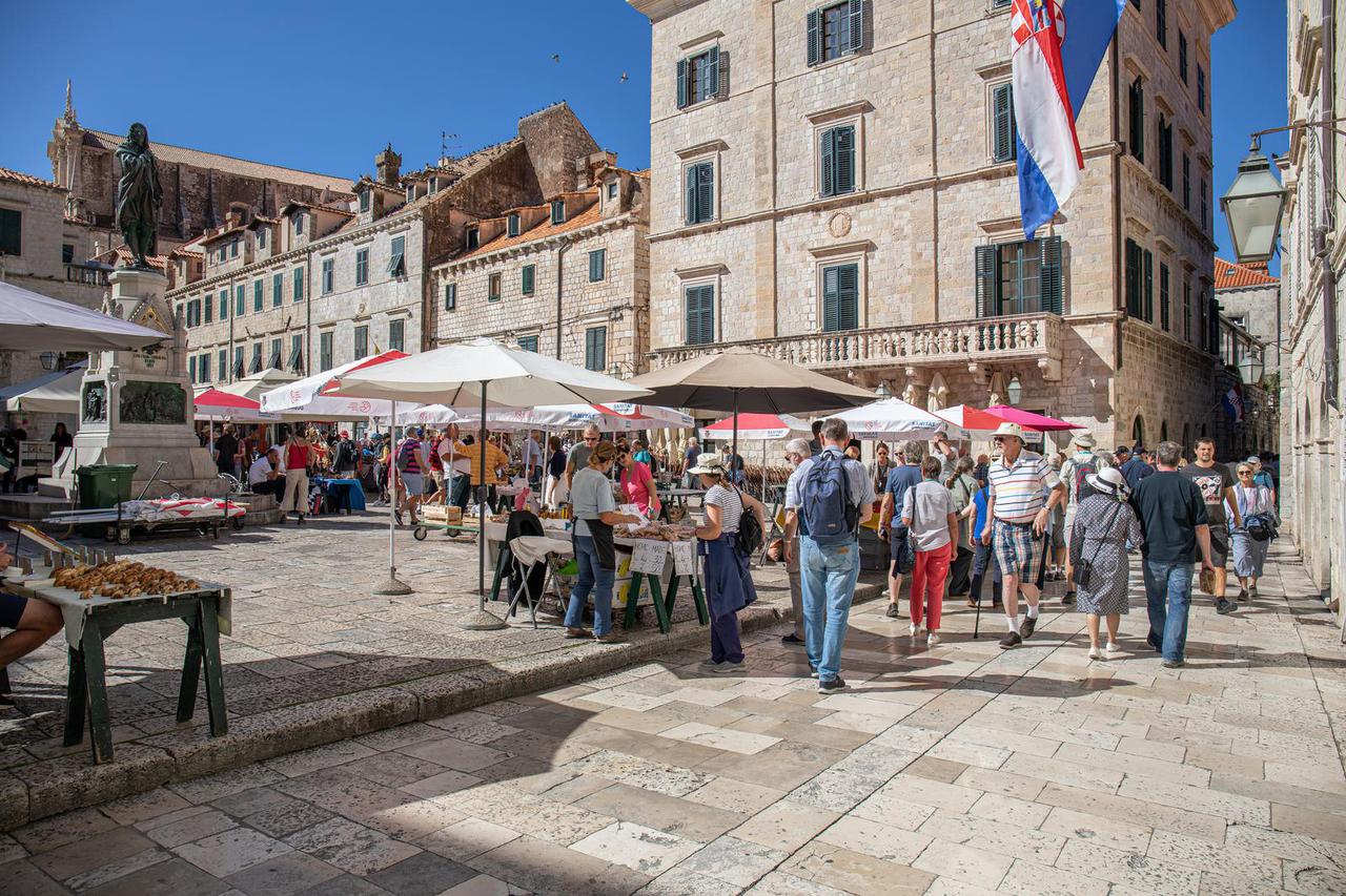 Pravo "bablje ljeto" u centru Dubrovniku