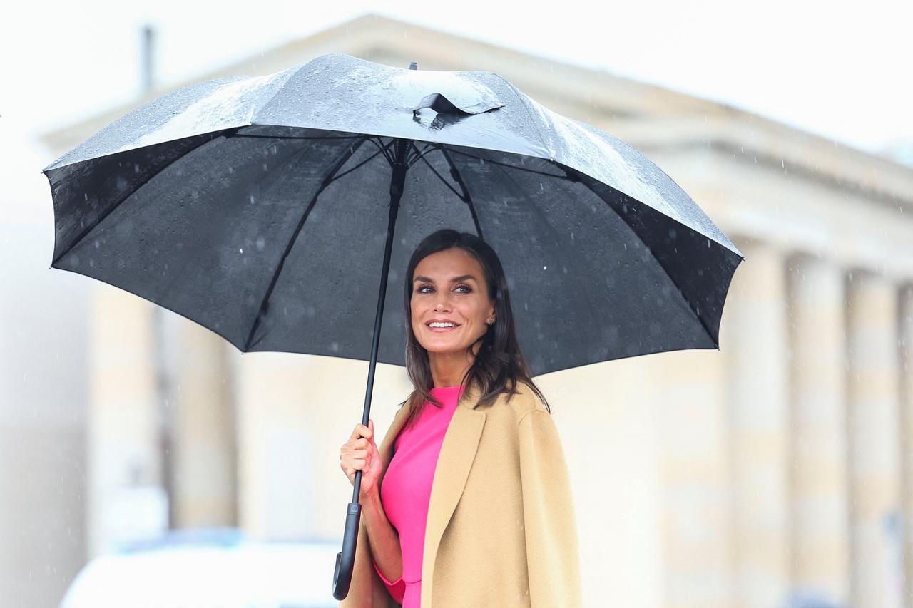 Spanish Queen Letizia visits Berlin's landmark the Brandenburg Gate