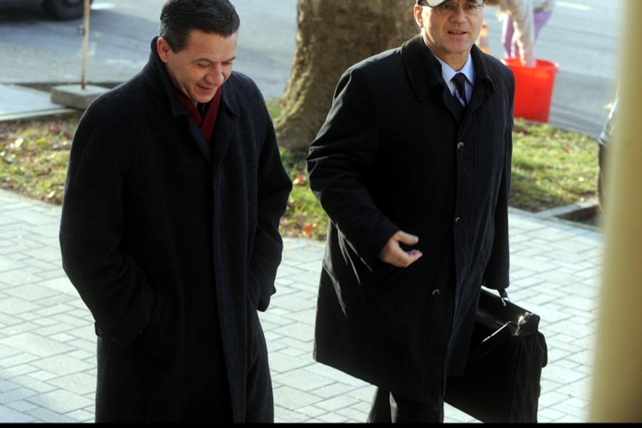 '12.02.2009., Zagreb - Bivse celnike kluba iz Maksimira, tadasnje NK Croatia, Mirka Novosela, Tomu Horvatincica i Damira Vrbanovica te bivsega gradskog procelnika Borisa Ordulja odvjetnistvo tereti da