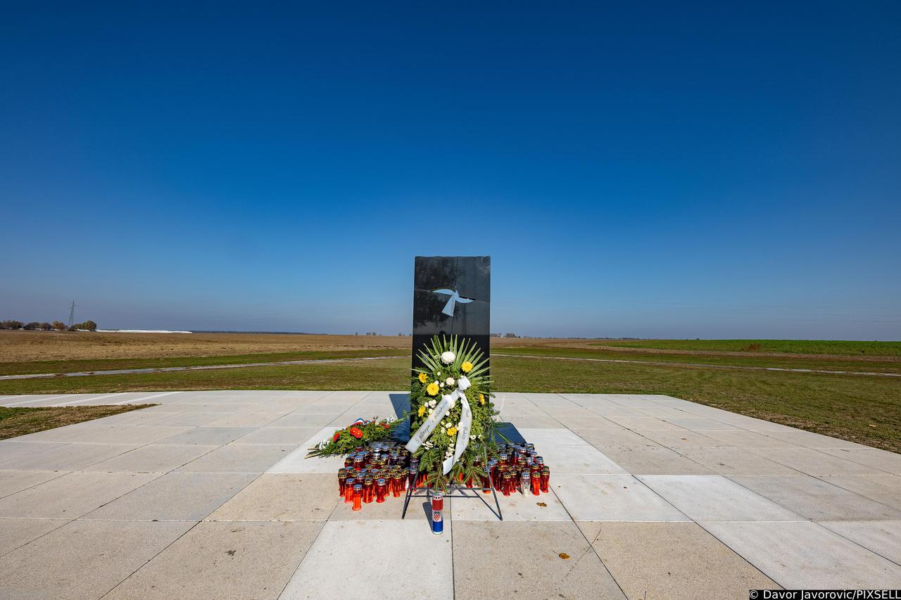 Vukovar: Na blagdan Svih svetih građani posjećuju Ovčaru