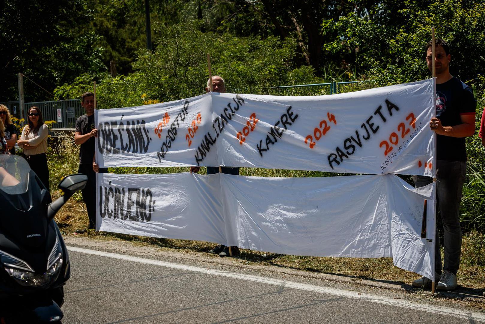 Građani su pokušali slati dopise, potpisivati peticije, na koncu su se odlučili za prosvjed, ali ništa se ne pokreće.