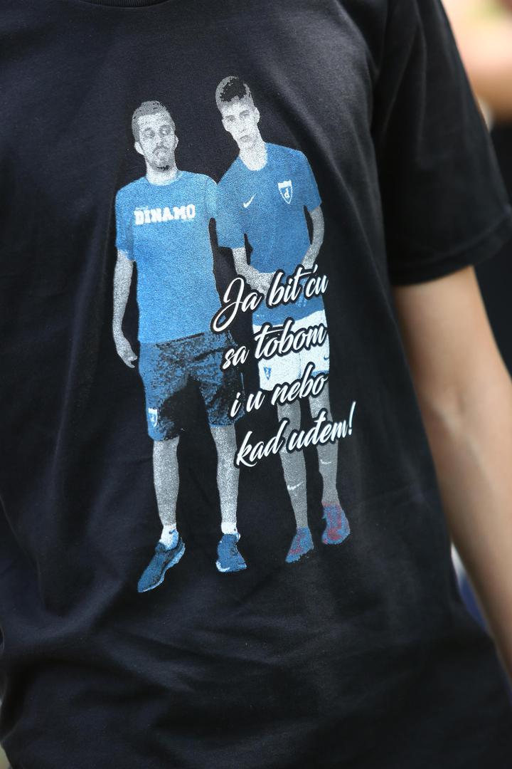 Oskar je preminuo u prometnoj nesreći u kojoj je život izgubio i njegov trener Matija Capar, koji je pokopan dan ranije