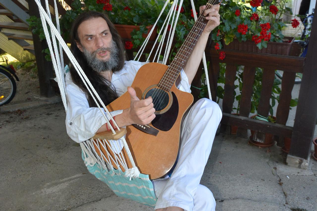 06.07.2016., Koprivnica - Koprivnicki glazbenik Miroslav Evacic snima novi album.  Photo: Damir Spehar/PIXSELL