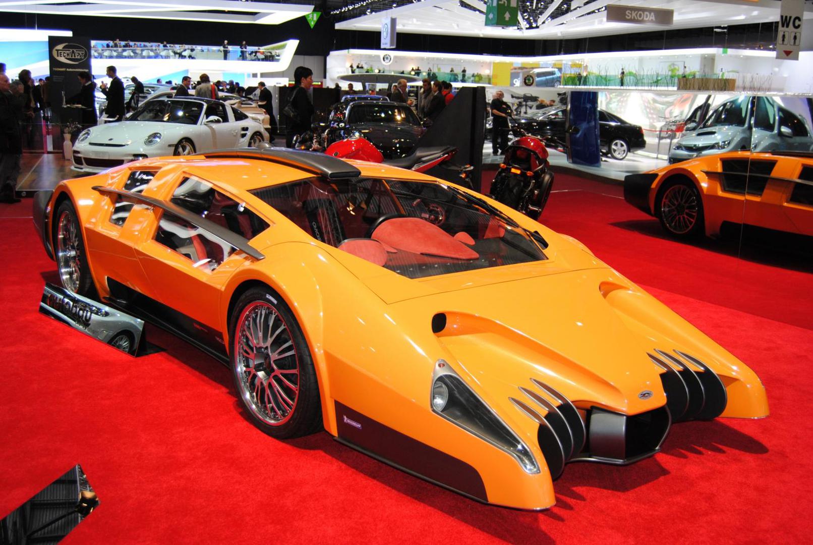 4. Sbarro Autobau: Švicarski Sbarro proslavio se egzotičnim modelima i neobičnim preradama popularnih automobila kao što su VW Golf i Mercedes W126. Prilično atraktivnima, ali ne baš i, hm, najelegantnijima. Posebno mjesto zauzima Autobau, koji izgleda poput kombinacije ručnog usisavača i plastične igračkice iz Kinder jajeta.