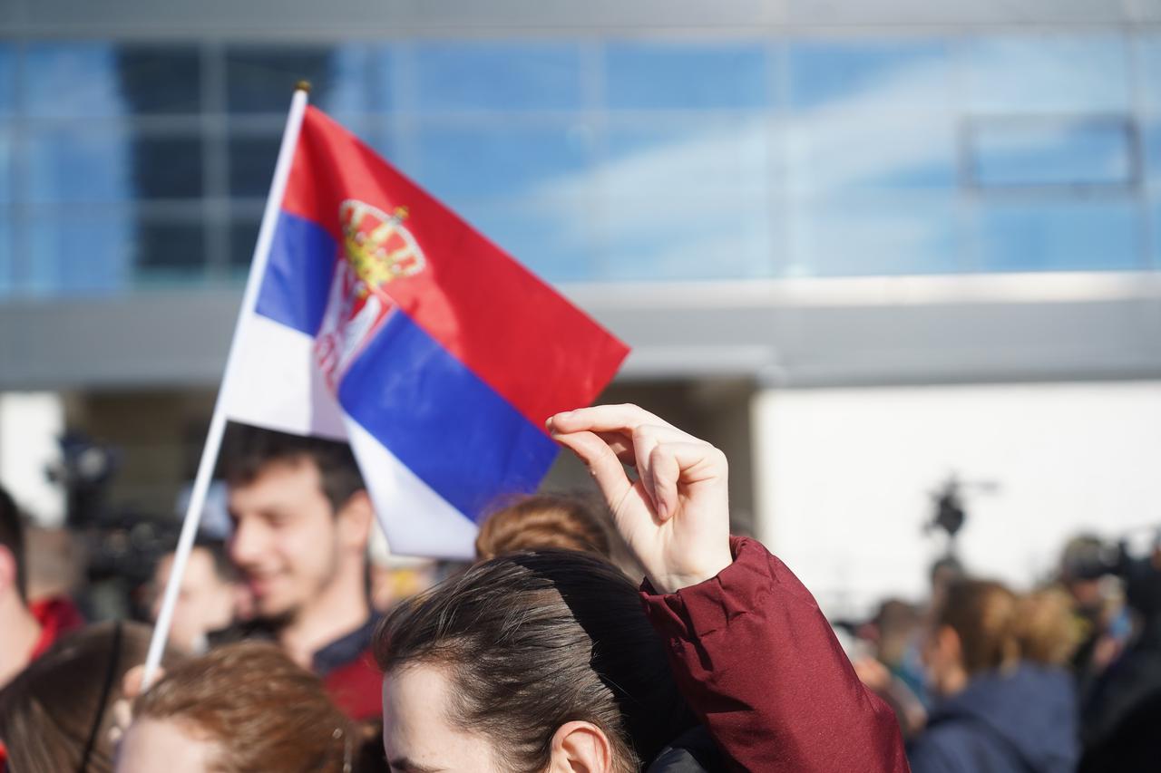 Beograd: Mnogobrojne novinarske ekipe i navijači čekali Novaka Đokovića koji je izbjegao obraćanje javnosti  