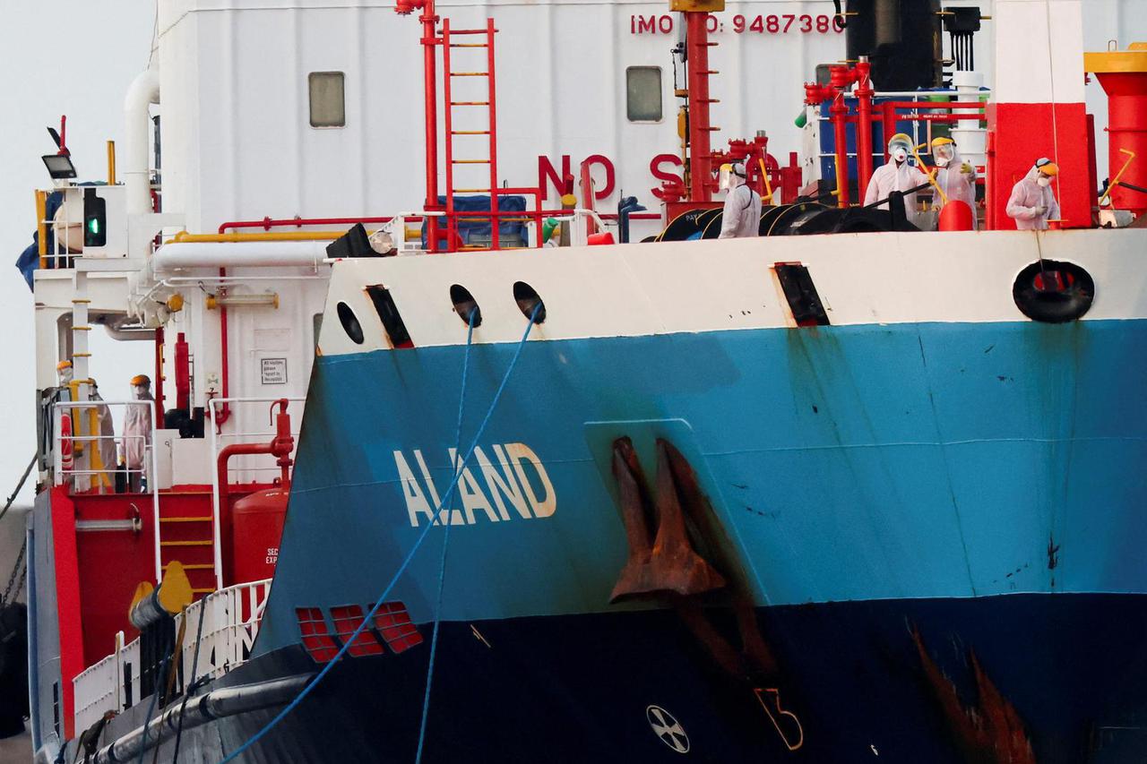 The cruise ship MV Hondius, affected by a hantavirus outbreak, at the port of Granadilla de Abona, in Tenerife