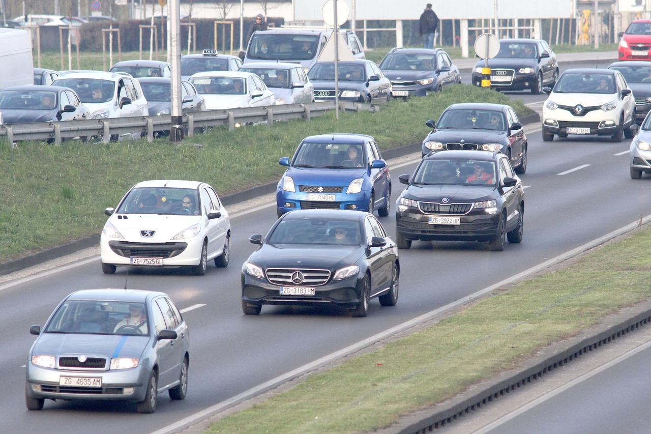 Obveza korištenja dnevnih svjetala po zakonu prestaje 31. ožujka