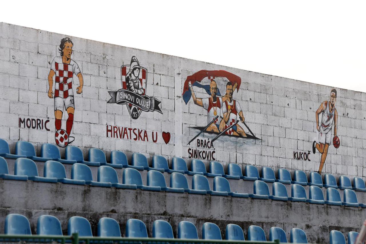 Knin: Stadion Dinara ukrašen muralima slavnih sportaša