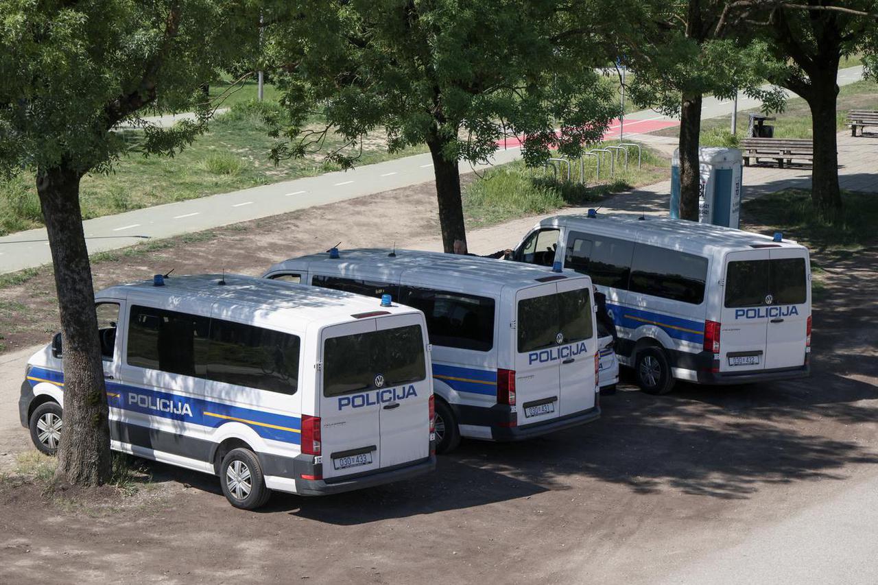 Zagreb: Policija na Trnjanskom nasipu uoči održavanja Trnjanskih krijesova