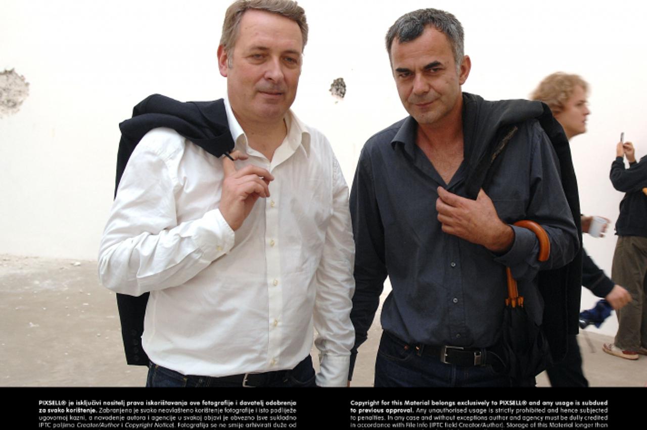 '28.06.2009., Zagreb - Dom HDLU, galerija bacva, zavrsni dan projekta Narancasti pas i druge price - akcija Neposlusan i performans K2. Branko Franceschi i Zlatko Kopljar. Photo: Patrik Macek/Vecernji