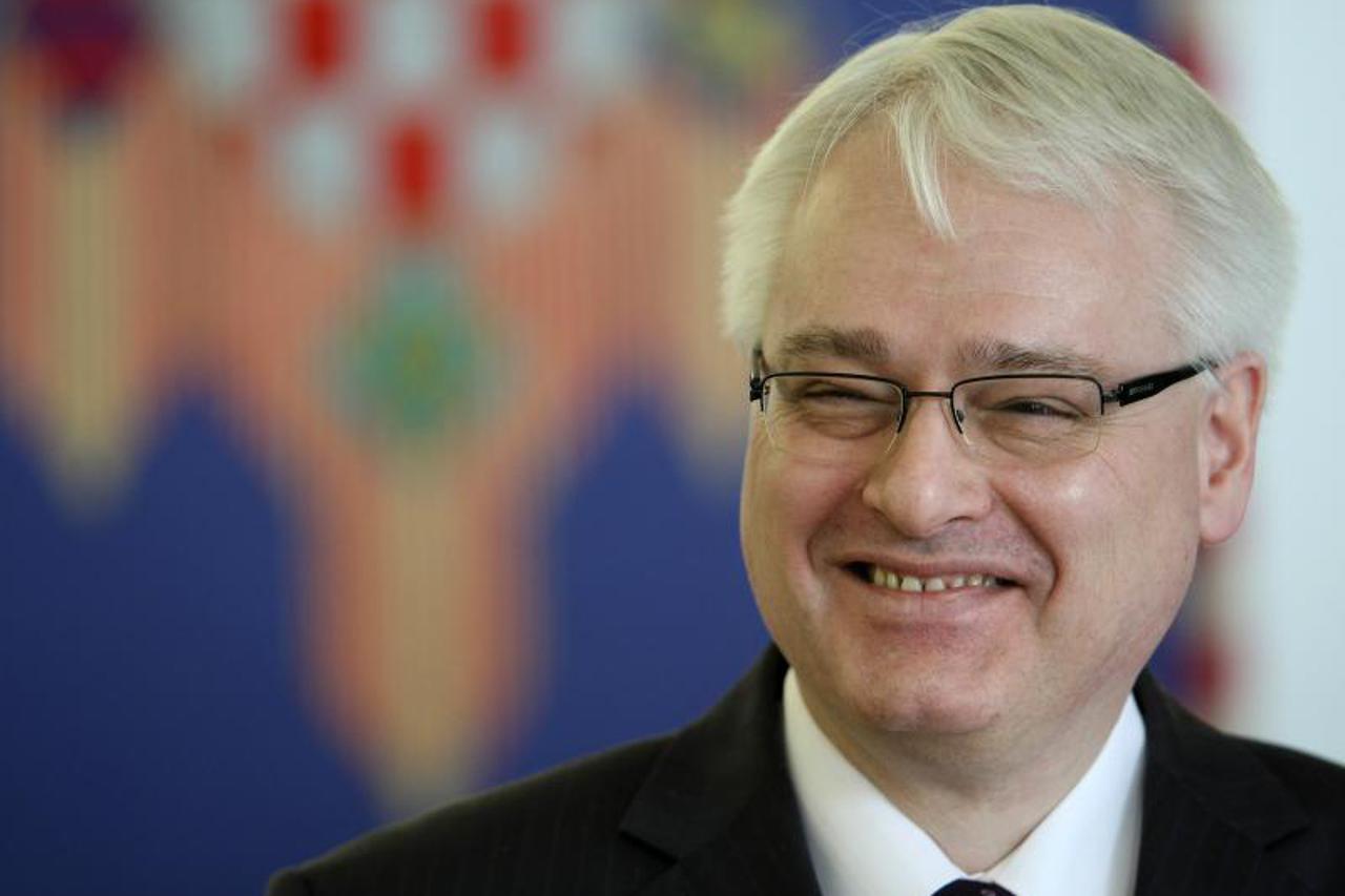 Predsjenik Josipović na kavi s građanima (1)