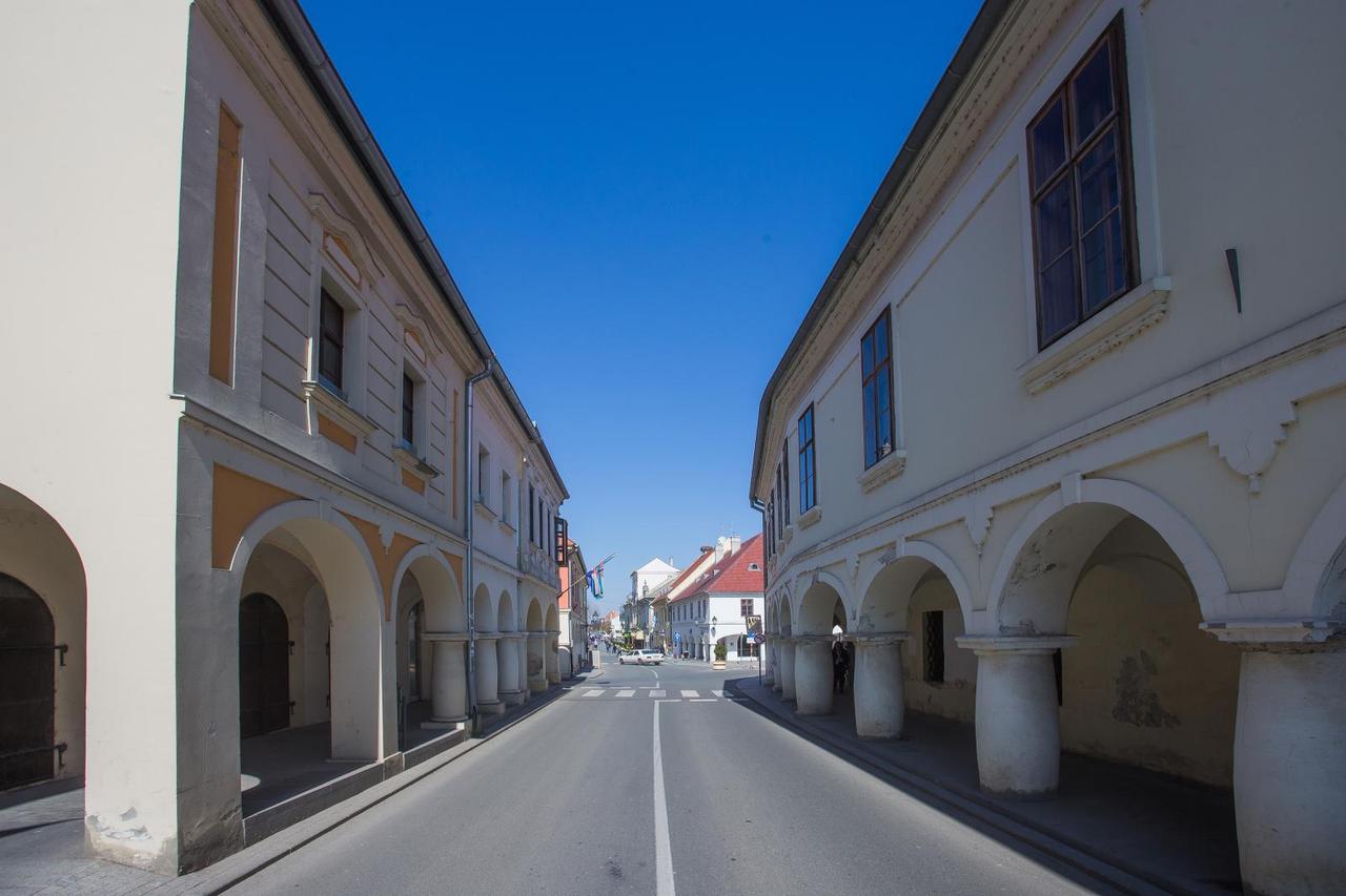 Topli i sunèani dan u Vukovaru