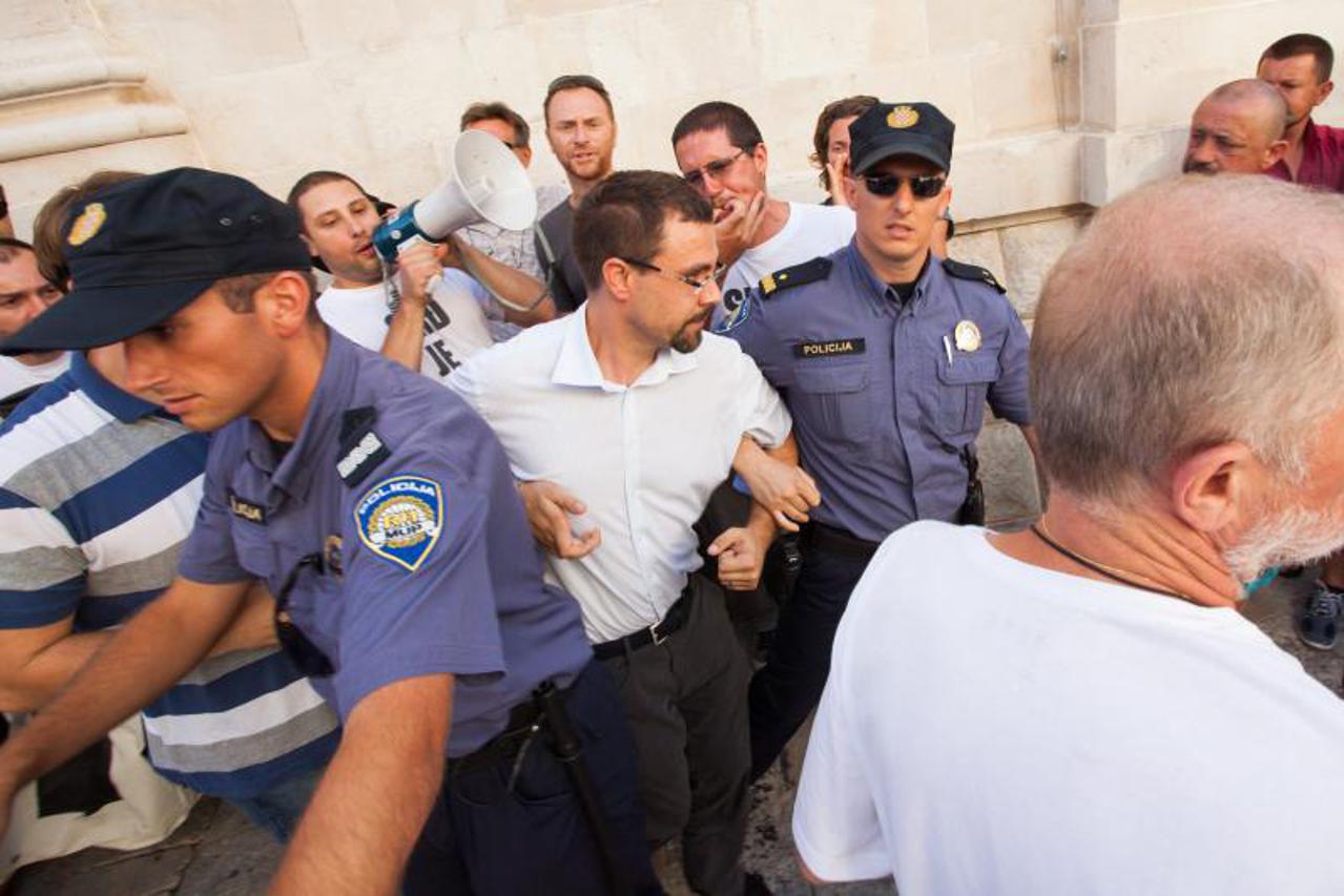 Dubrovnik, prosvjed, Srđ je naš (1)