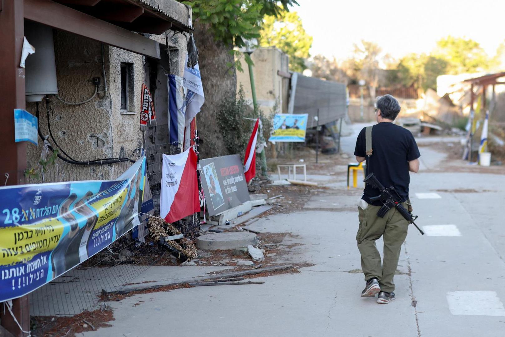 Čitave četvrti sravnjene su sa zemljom, a kuće, bolnice, škole i vodovodne mreže su u ruševinama. Stotine tisuća beskućnika Gaze sada su u prenapučenim kampovima i na otvorenom s ograničenim pristupom hrani, vodi ili sanitarnim uvjetima.