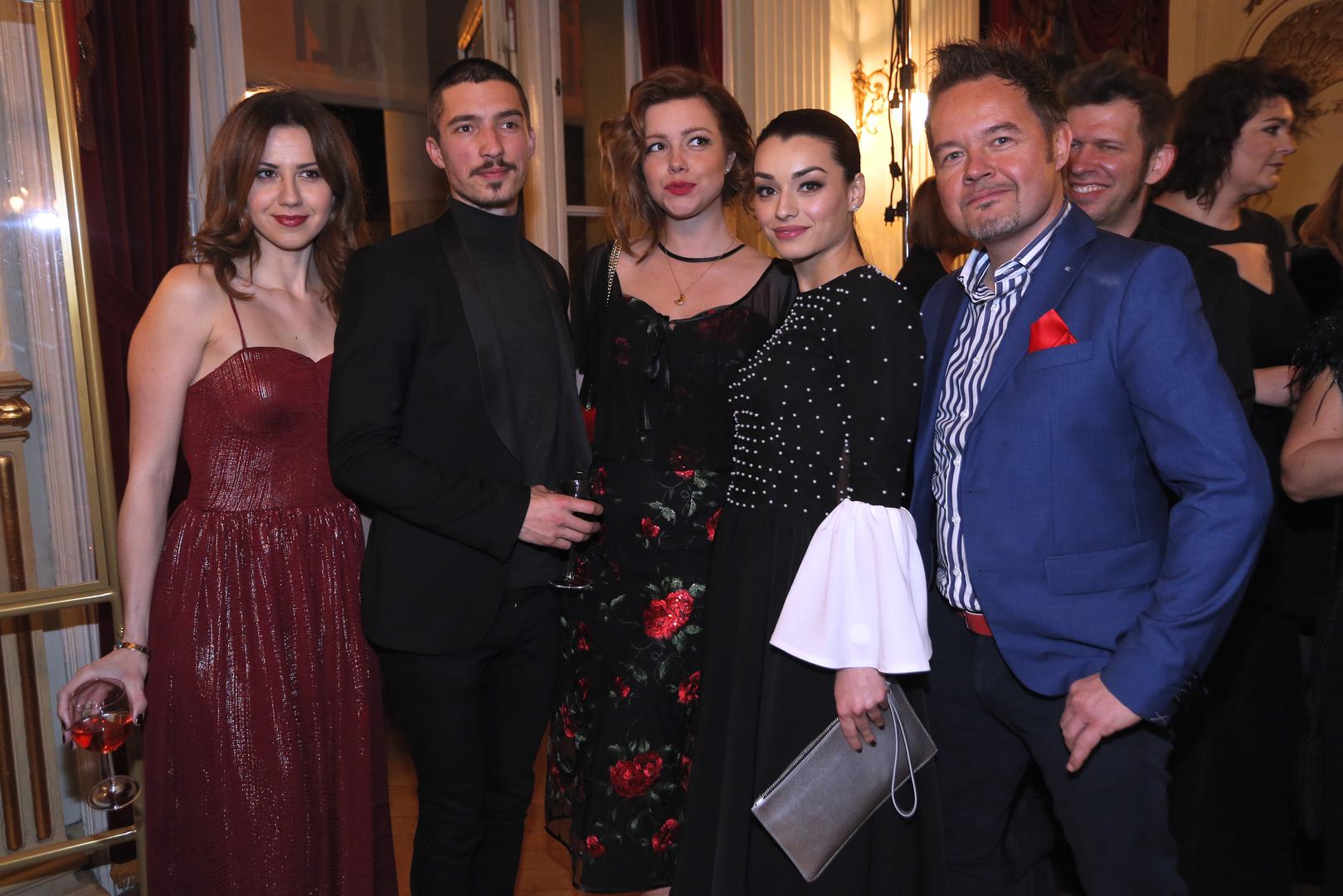 Program su vodili Duško Ćurlić i Ivan Vukušić, uz izravan prijenos na Drugom programu HRT-a. 