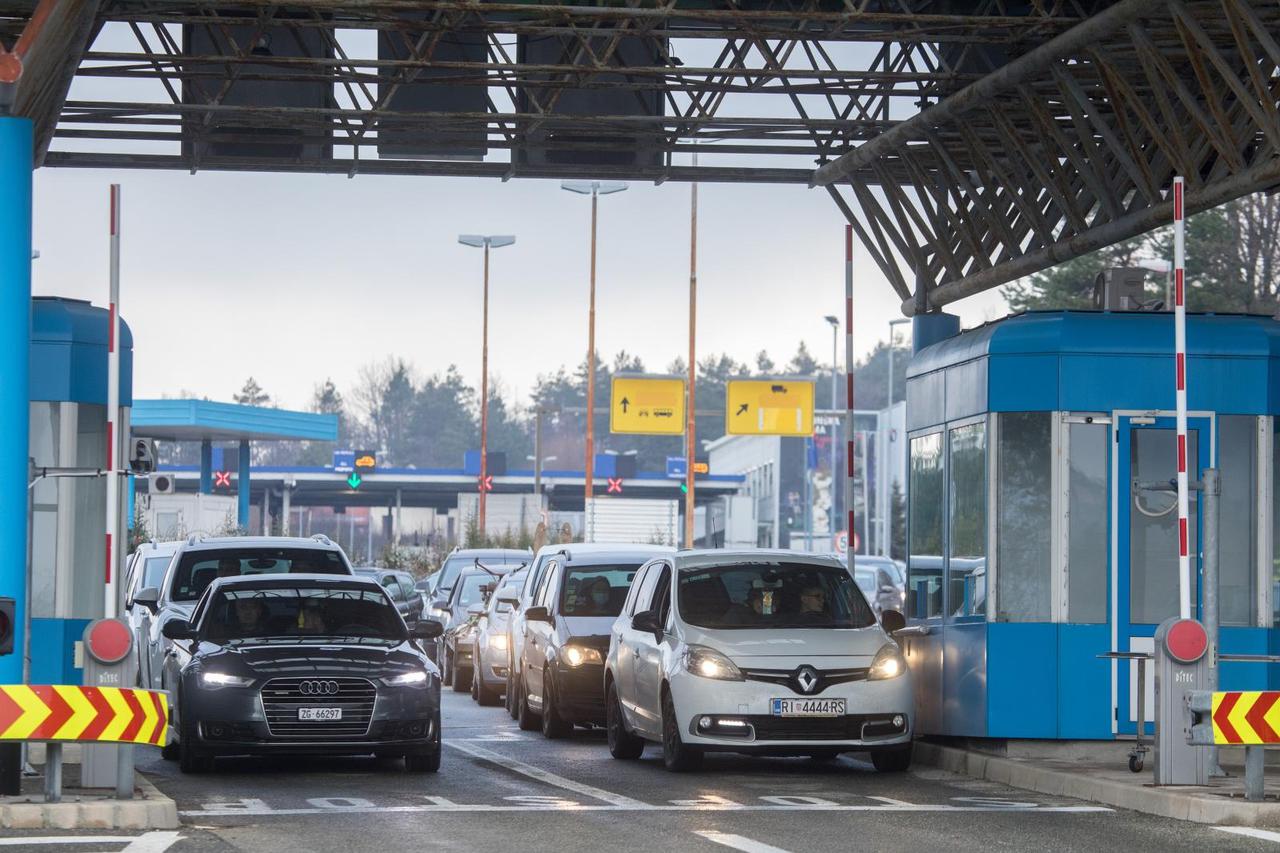 Gužve na ulasku u Hrvatsku na graničnom prijelazu Pasjak