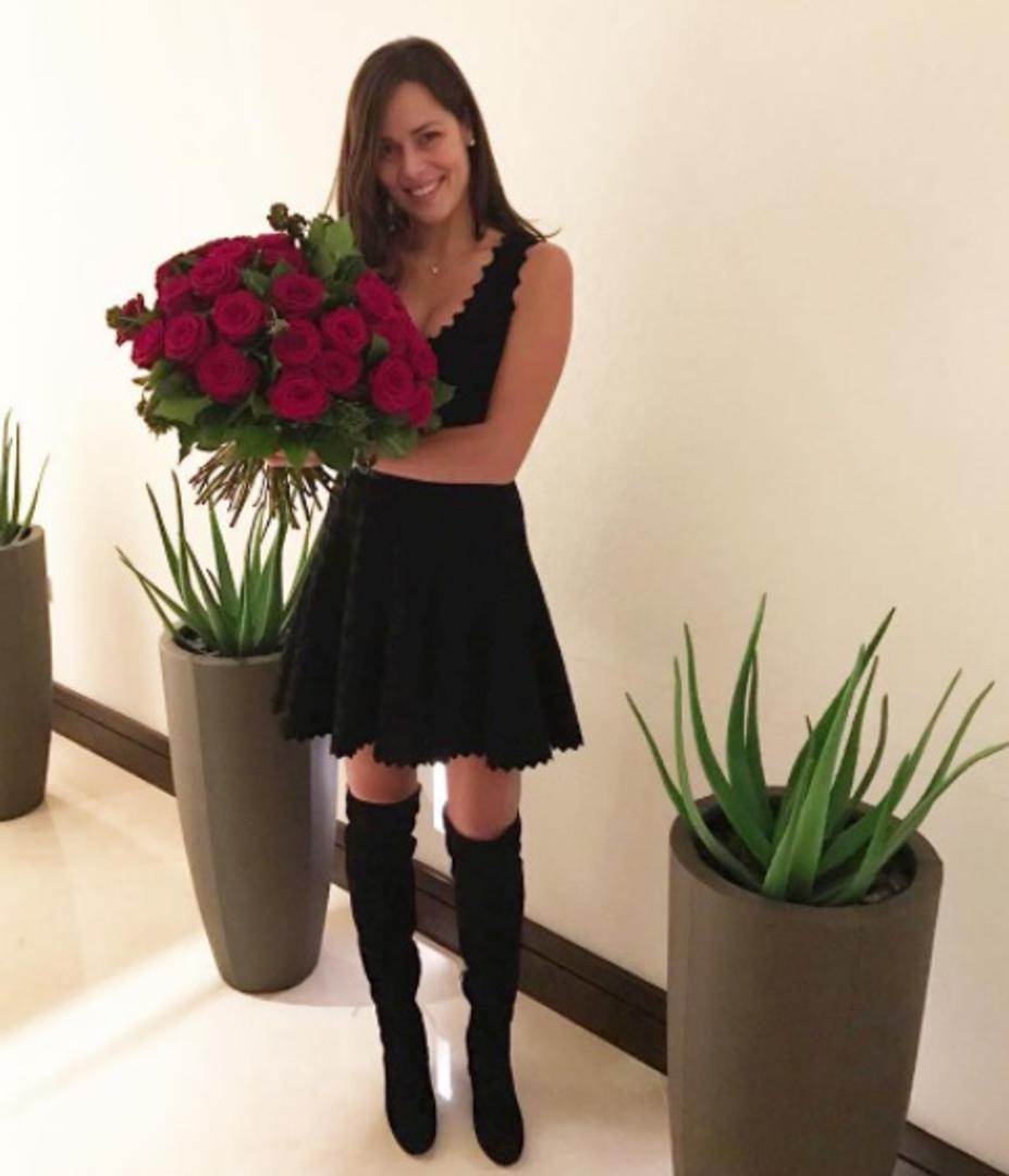 Iako su kako razlog braka navedene "nepomirljive razlike", i par se o tome nije oglašavao, mediji već neko vrijeme nagađaju o stvarnim razlozima.