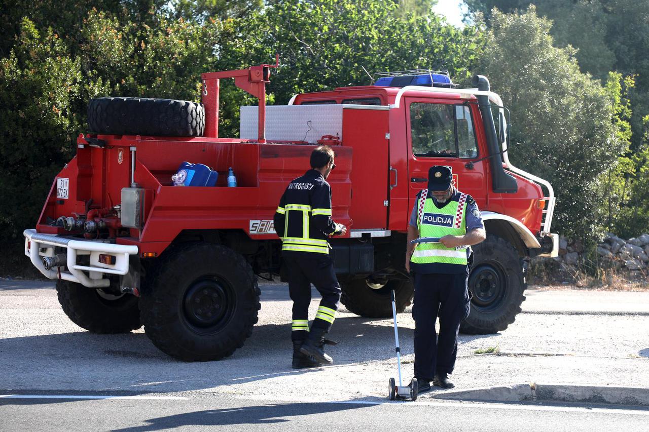 Automobil i vatrogasno vozilo sudjelovali u prometnoj nesreći kod Žaborića