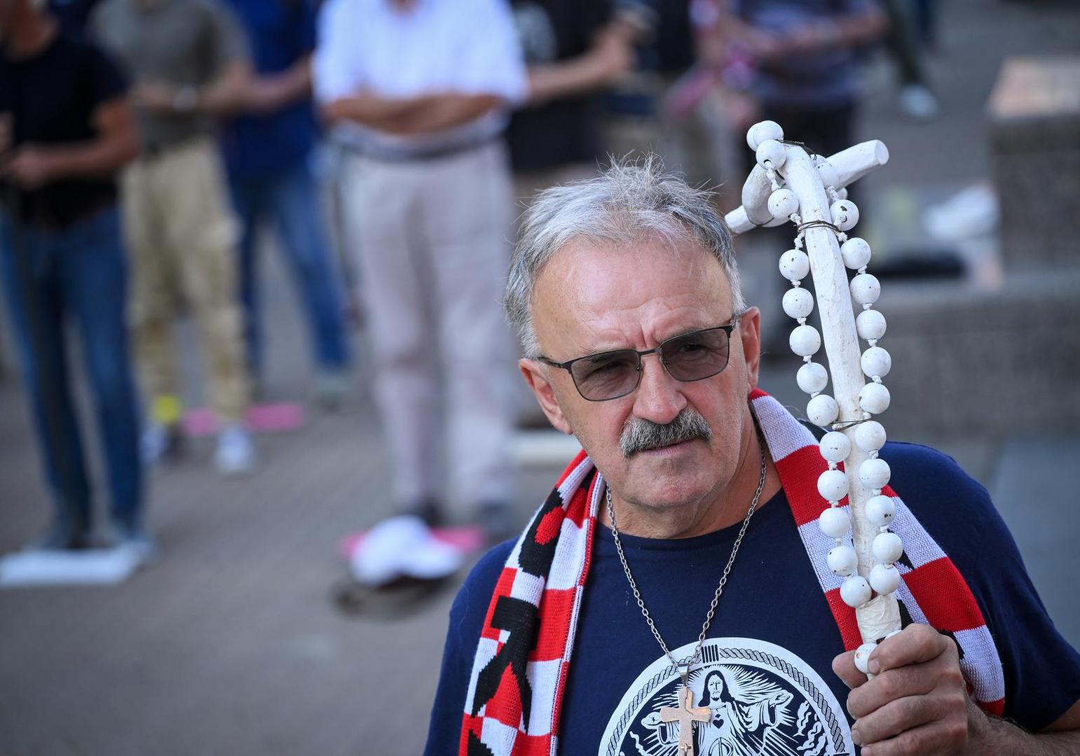 Kao i svake prve subote u mjesecu, na Trgu bana Josipa Jelačića u Zagrebu okupili su se sudionici javne molitve krunice