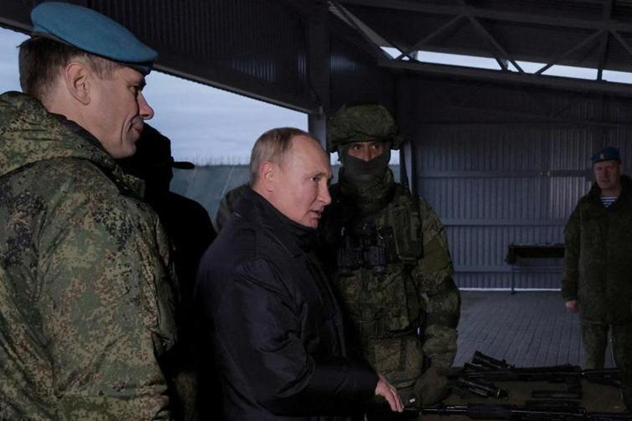 Russian President Vladimir Putin inspects preparations of mobilised reservists at a military training centre in Ryazan Region