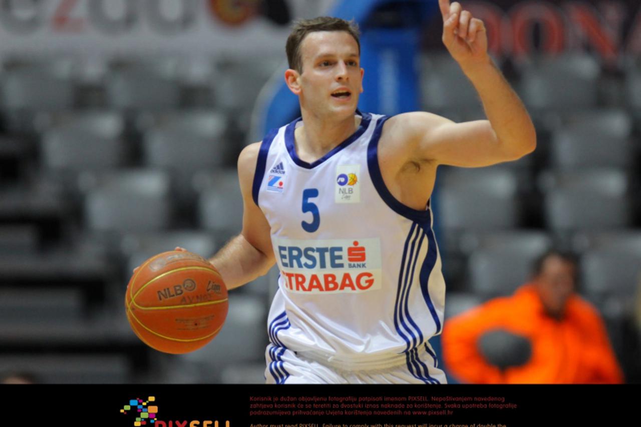 '12.12.2010., Zadar - 11. kolo regionalne NLB lige u SC Visnjik. Susret izmedju KK Zadar i KK Partizan zavrsio je pobjedom Zadrana 91:88. Jakov Vladovic. Photo: Filip Brala/PIXSELL'
