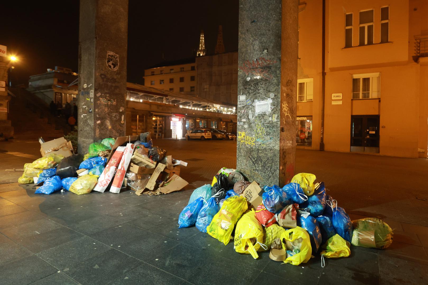 25.01.2023.,Zagreb - Centar grada  prepun je smeca. Radnici Cistoce zasad nisu izasli na teren Photo: Sanjin Strukic/PIXSELL