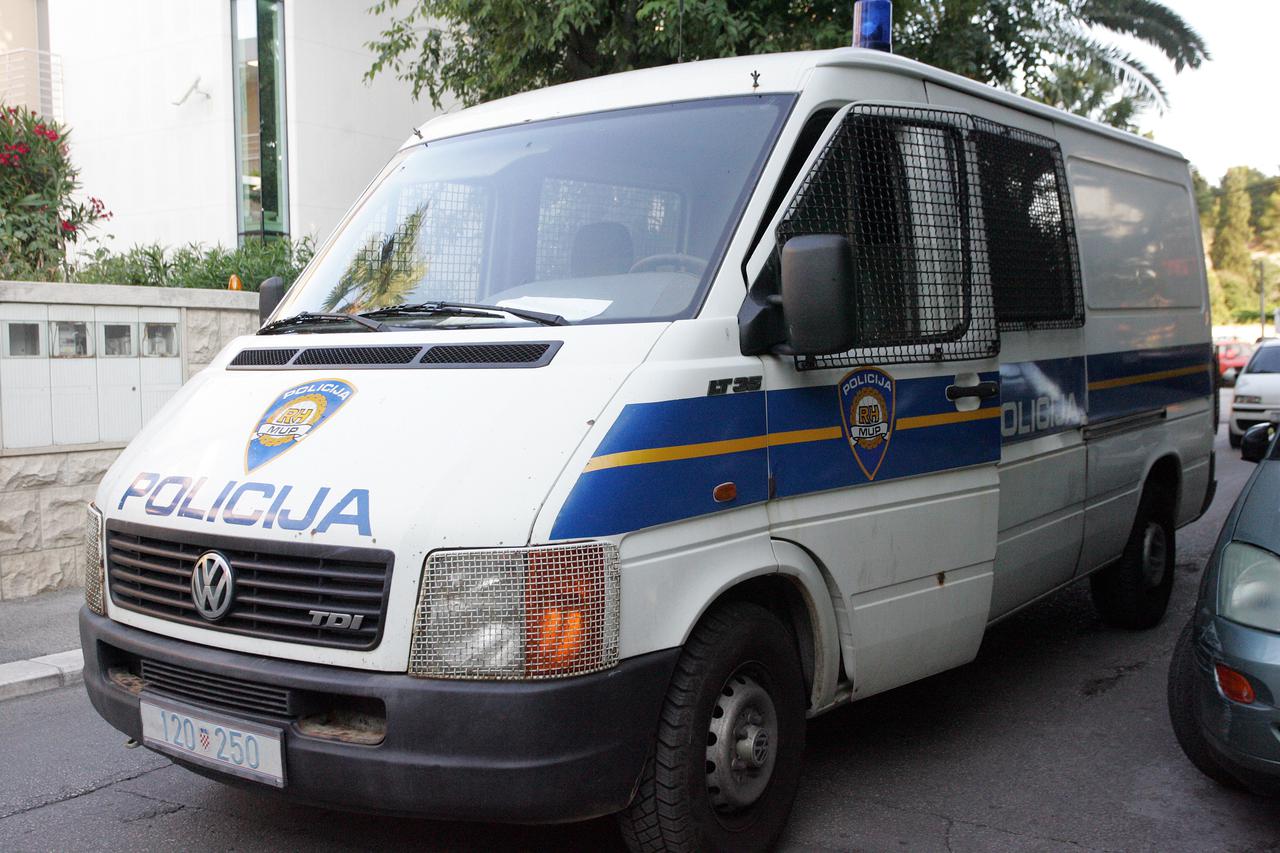 policija