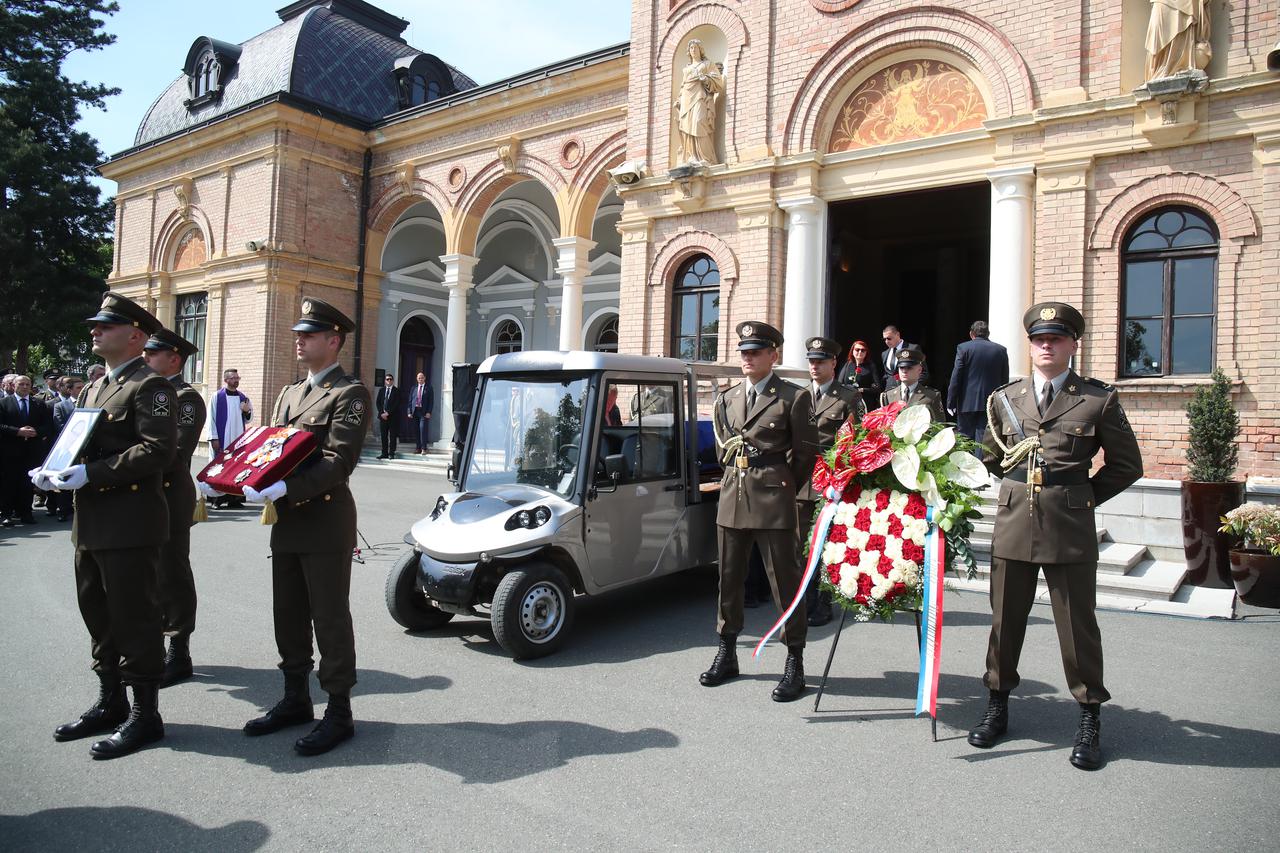 Zagreb: Posljednji ispraćaj Nikice Valentića na Mirogoju