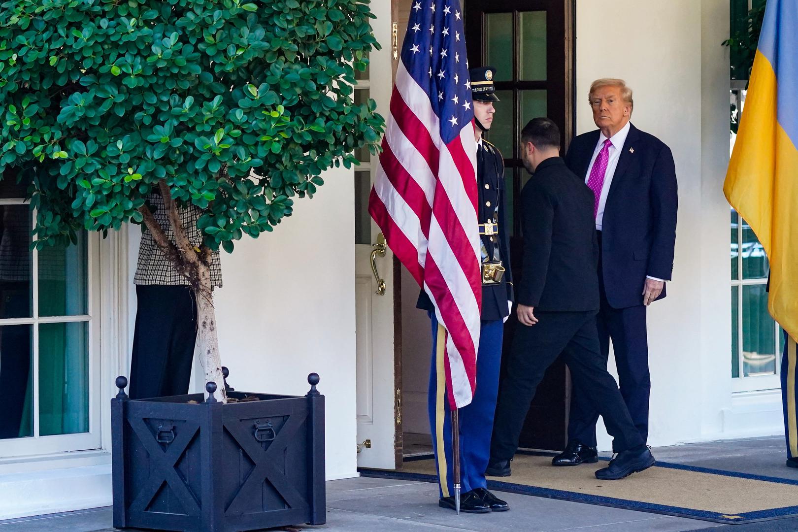 Donald Trump tada je pohvalio Volodimira Zelenskog zbog njegove odjeće.
