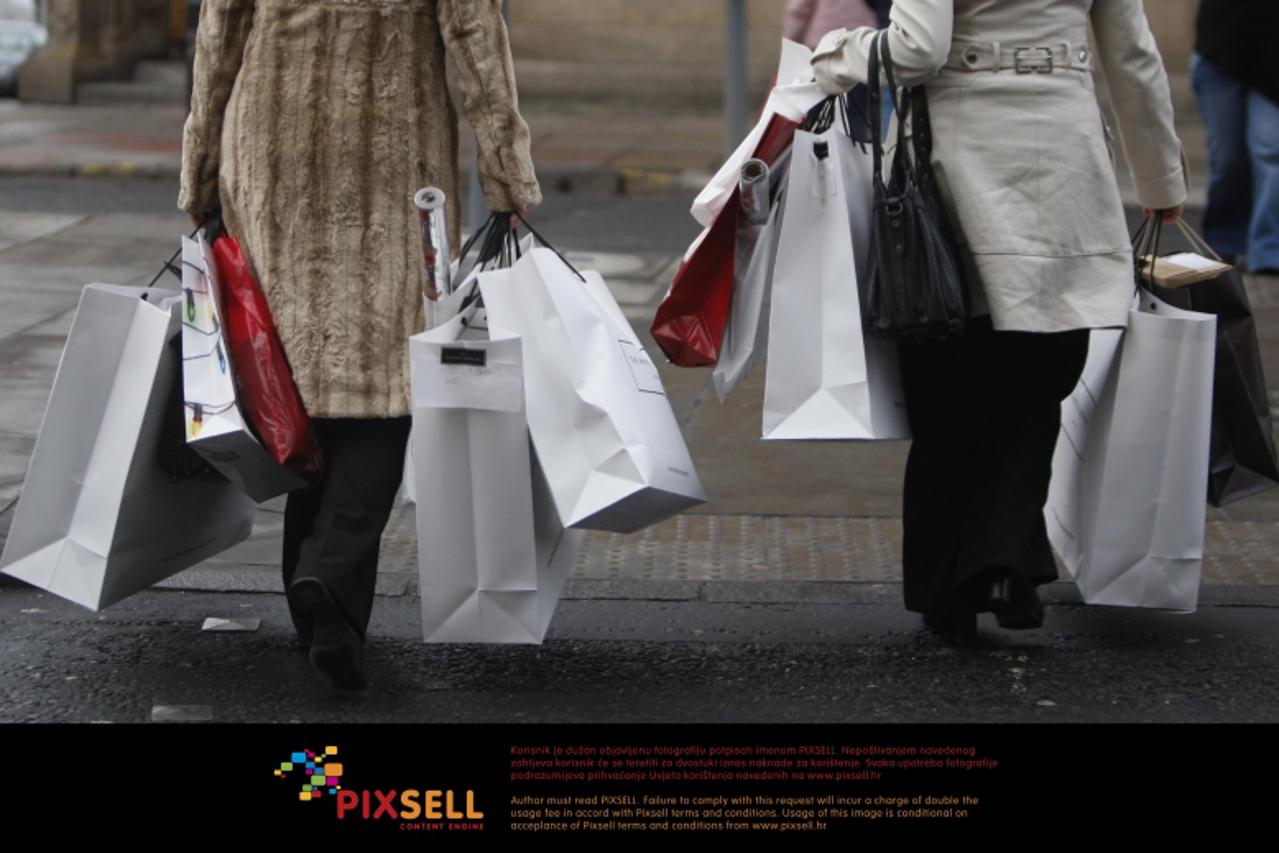 \'Christmas Shoppers STANDALONE: Shoppers walk on Princes Street in Edinburgh as stores try to encourage buyers in the run up to Christmas after weeks of flagging sales.\'