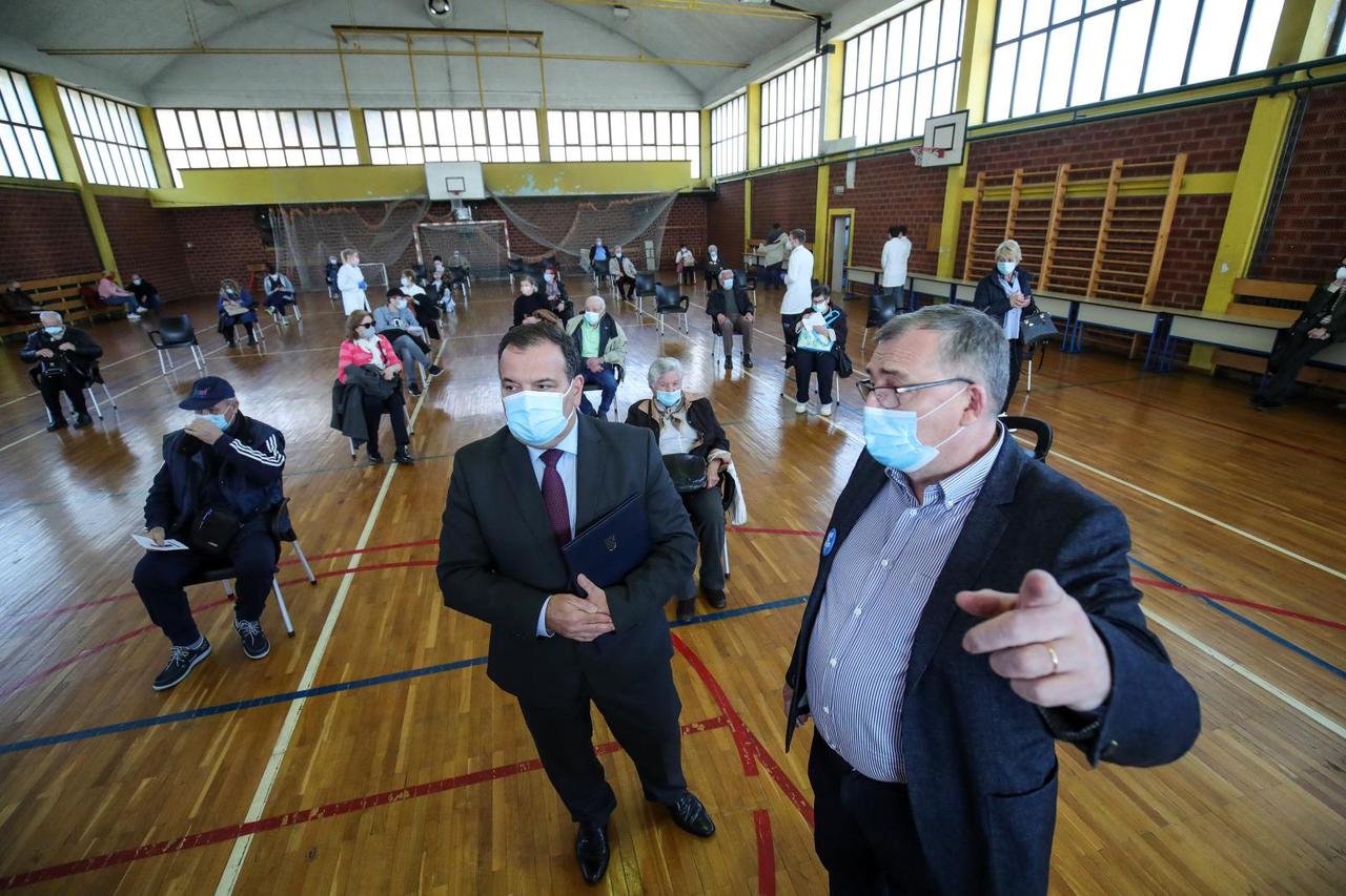 Zagreb: Vili Beroš i Krunoslav Capak obišli punk HZJZ-a gdje se građani cijepe