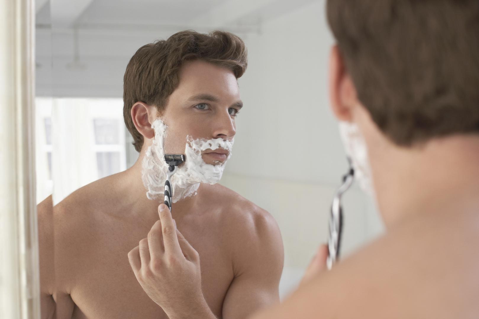 Britvica - Nikada ne bi trebali koristiti tuđu britvicu za brijanje jer tako širi hepatitis i slične infekcije.