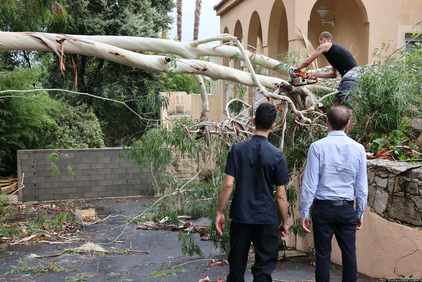 Corsica was hit by a very violent storm which left at least 5 dead, twelve injured, and a great deal of material damage this Thursday morning. A 13-year-old girl died after a tree fell at a campsite. A 72-year-old woman died after the roof of a straw hut fell on her vehicle. Further north of the island, a 46-year-old man also lost his life after a tree fell on a bungalow in Calvi. Two other people died, a fisherman and a woman who was kayaking. Corsica, France on August 18, 2022. Photo by Shootpix/ABACAPRESS.COM Photo: Shootpix/ABACA/ABACA