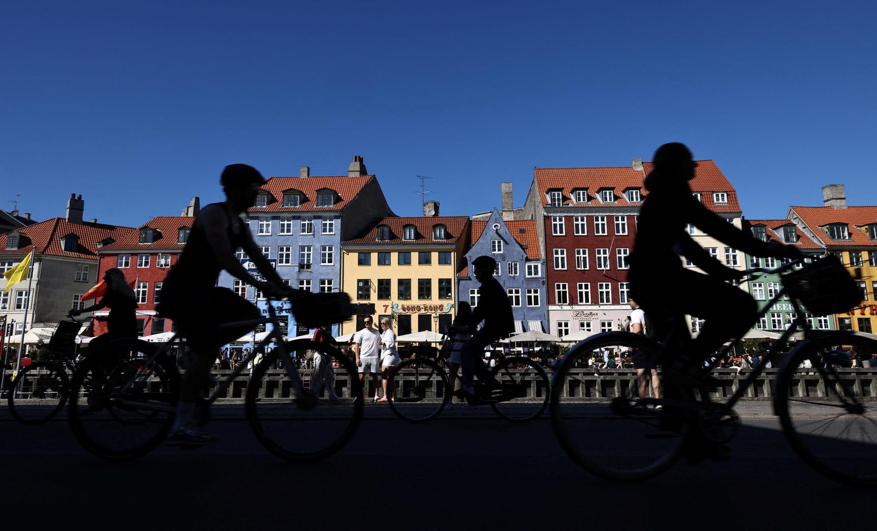 Na vrhu nema iznenađenja. Kopenhagen je drugu godinu zaredom proglašen gradom s najboljim uvjetima za život, osvojivši maksimalne ocjene za stabilnost, obrazovanje i infrastrukturu.
