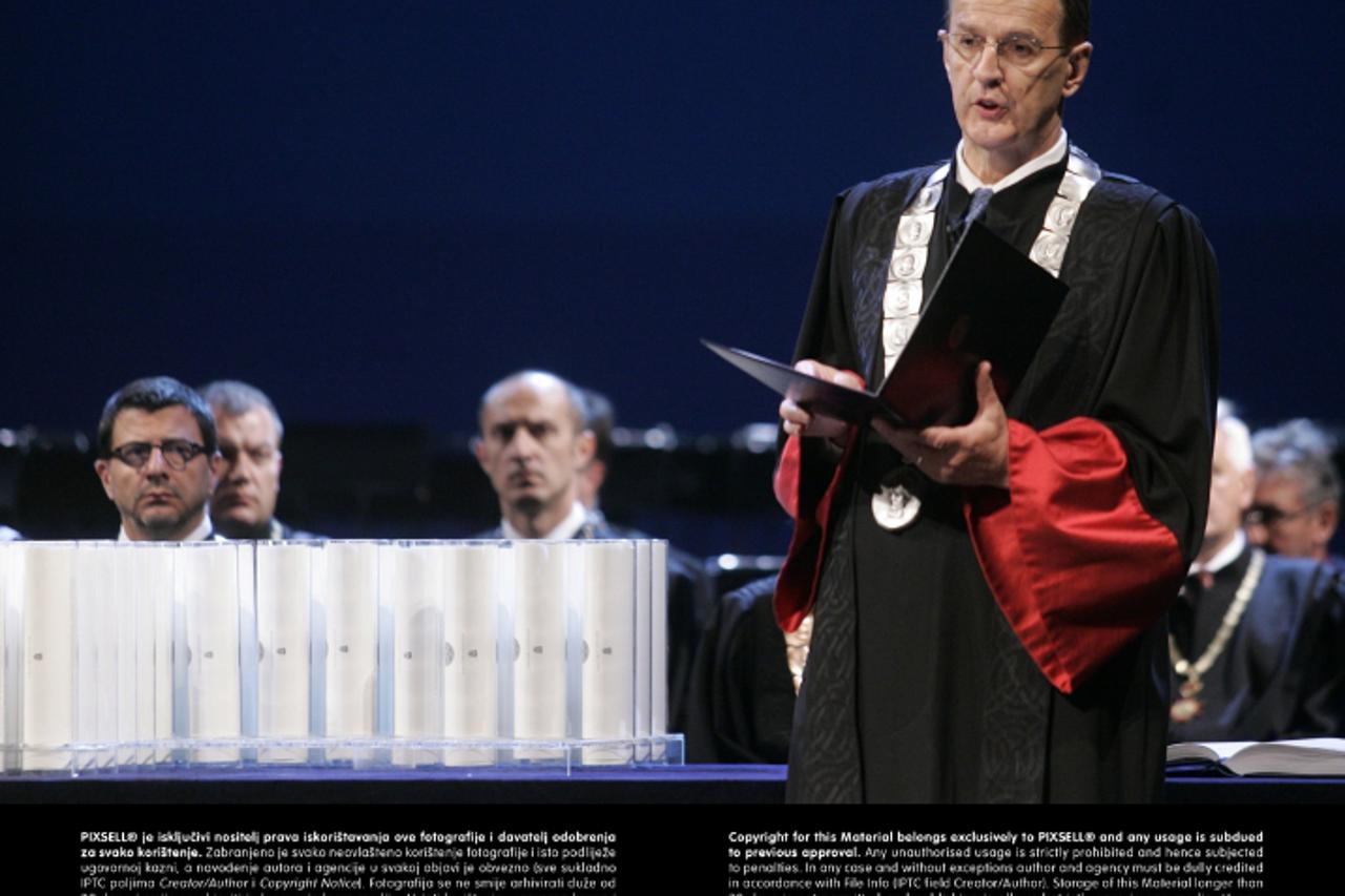 '03..07.2011., Zagreb - Promocija doktora znanosti u HNK-u. Diplome je urucio rektor zagrebackog sveucilista Aleksa Bjelis.  Photo: Martina Popovcic/PIXSELL'