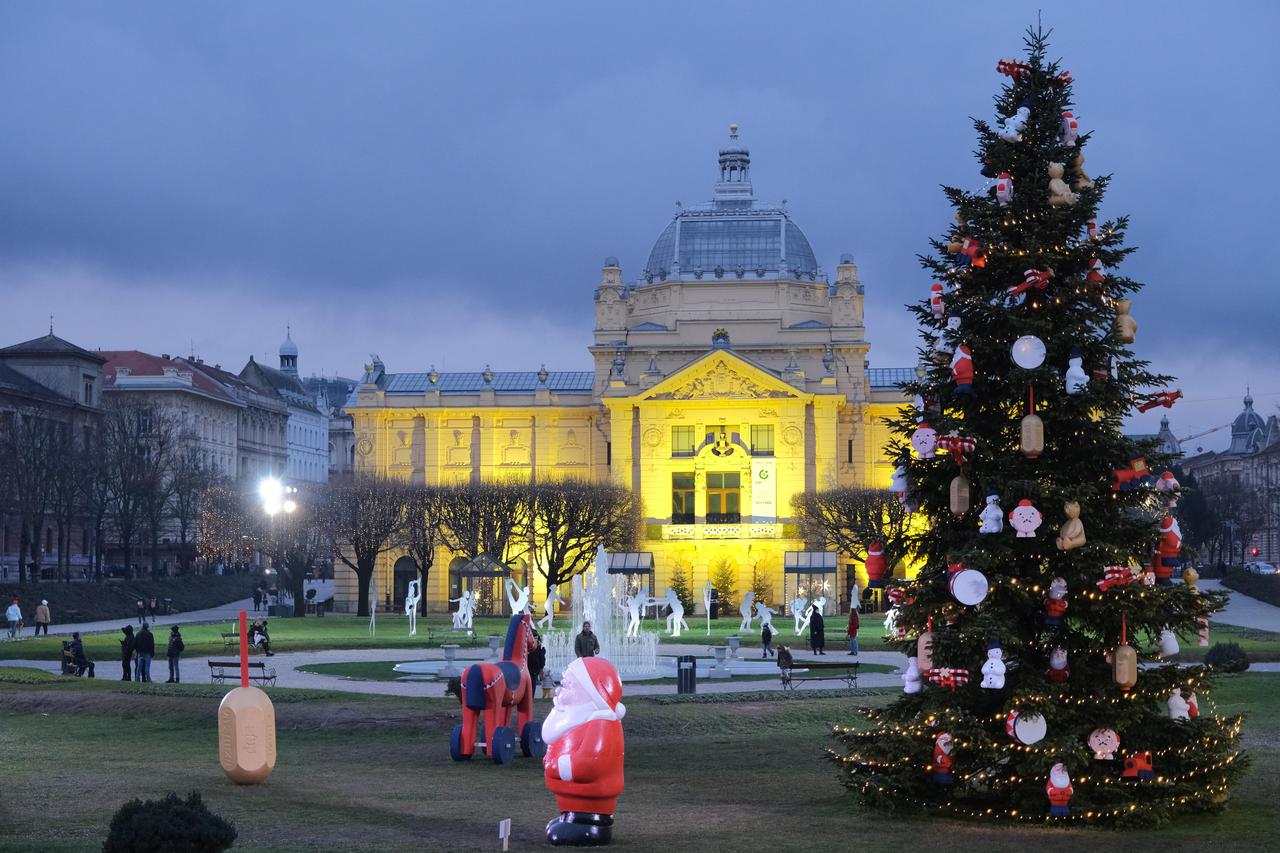 Zagreb: Bor na Trgu Svetog Marka 