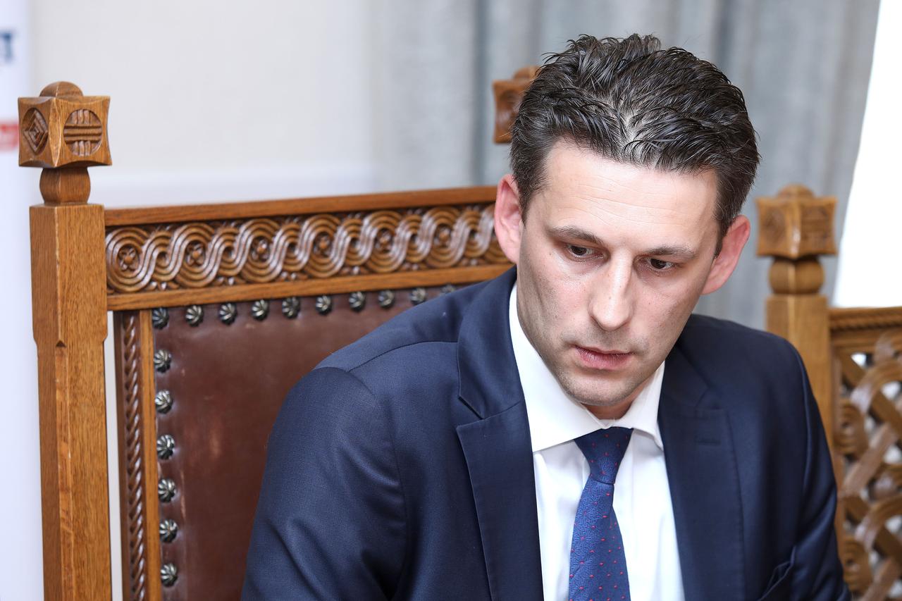 Božo Petrov