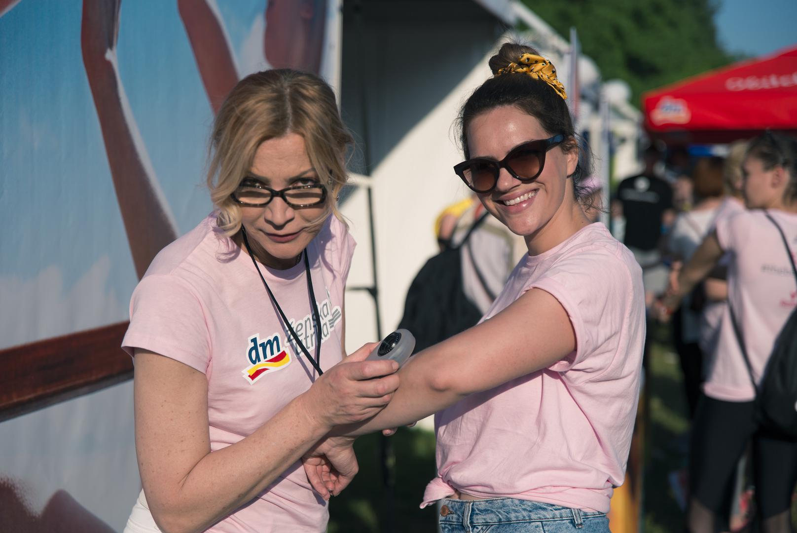 prof.dr.sc. Mirna Šitum pregledava Mašu Zibar