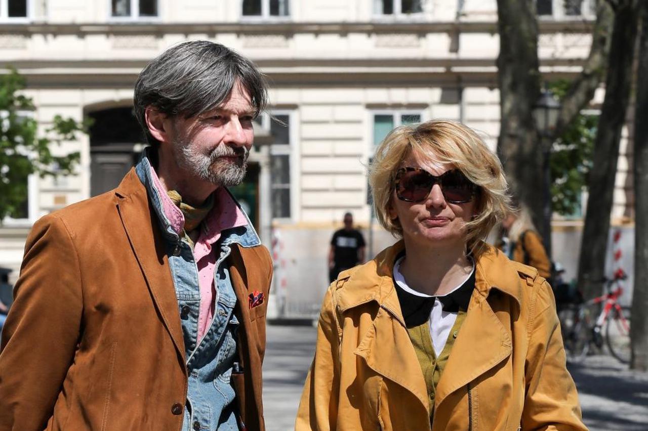Zagreb: Barbara i Lukas Nola u popodnevnoj šetnji Zrinjevcem