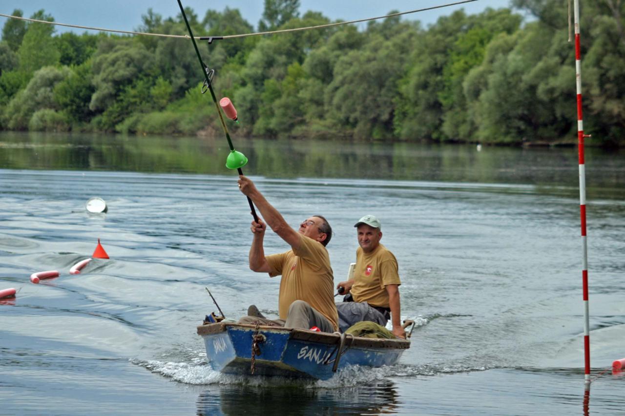 Alkari u sridu moraju pogoditi iz čamca na Kupi