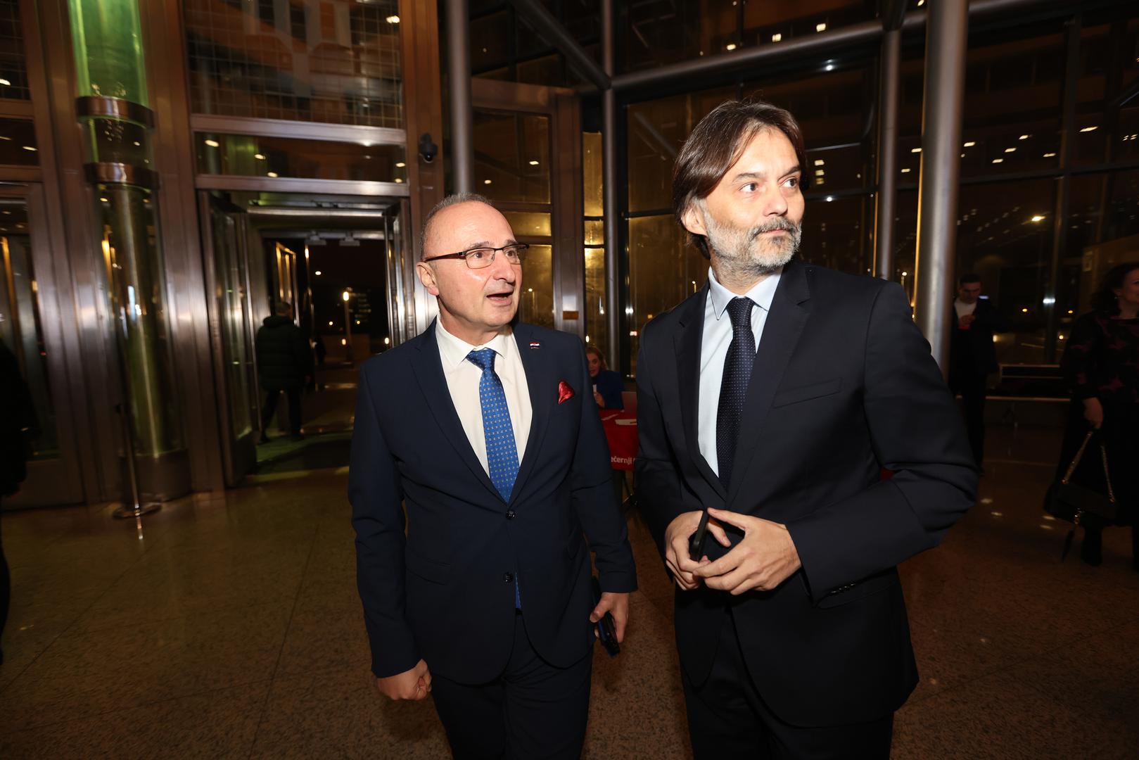 16.01.2023., Zagreb - U Nacionalnoj i sveucilisnoj knjiznici odrzana je promocija 2. dopunjenog izdanja knjige "Diplomatska oluja" Mate Granica. ministar vanjskih i europskih poslova Gordan Grlic Radman, glavni urednik Vecernjeg lista Drazen Klaric Photo: Boris Scitar/Vecernji list/PIXSELL