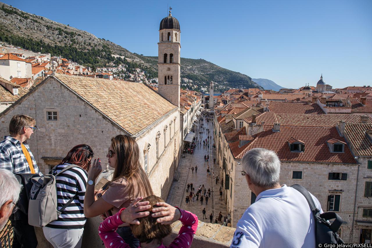 Prekrasne vizure suncem okupanog Dubrovnika  