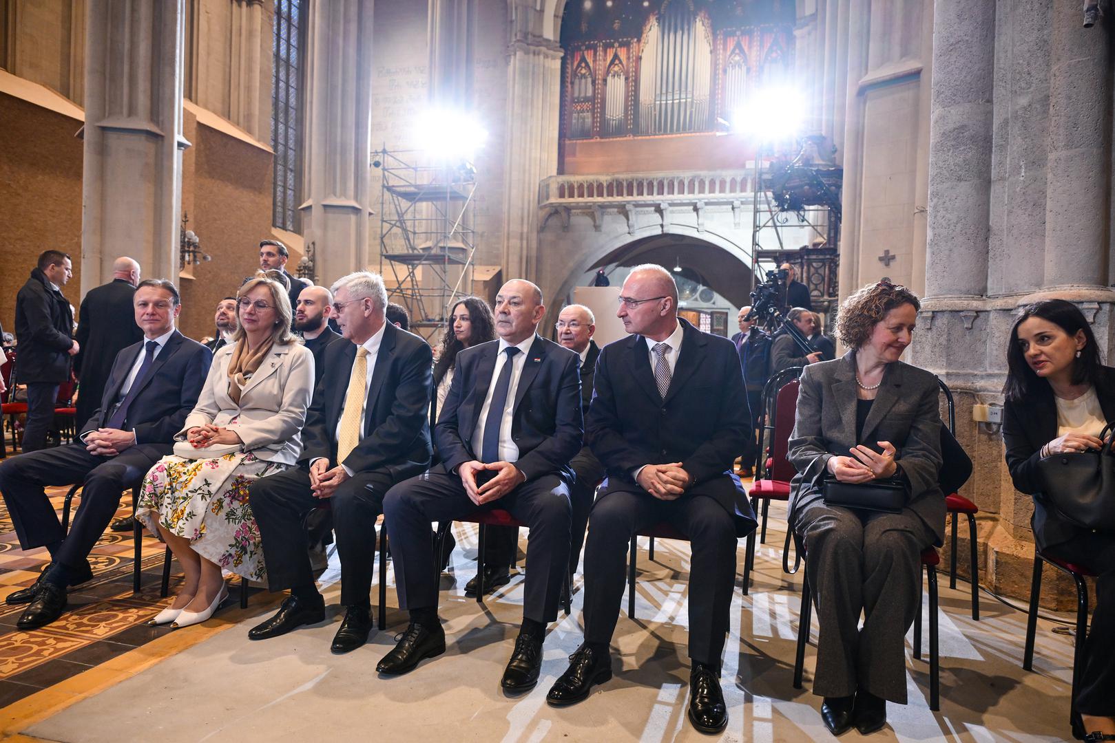 U ozračju blagdana i zajedništva, vjernici su ispunili katedralu na jednom od najvažnijih katoličkih dana.